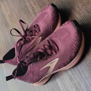 Brooks Womens Levitate 4 Running Shoes
